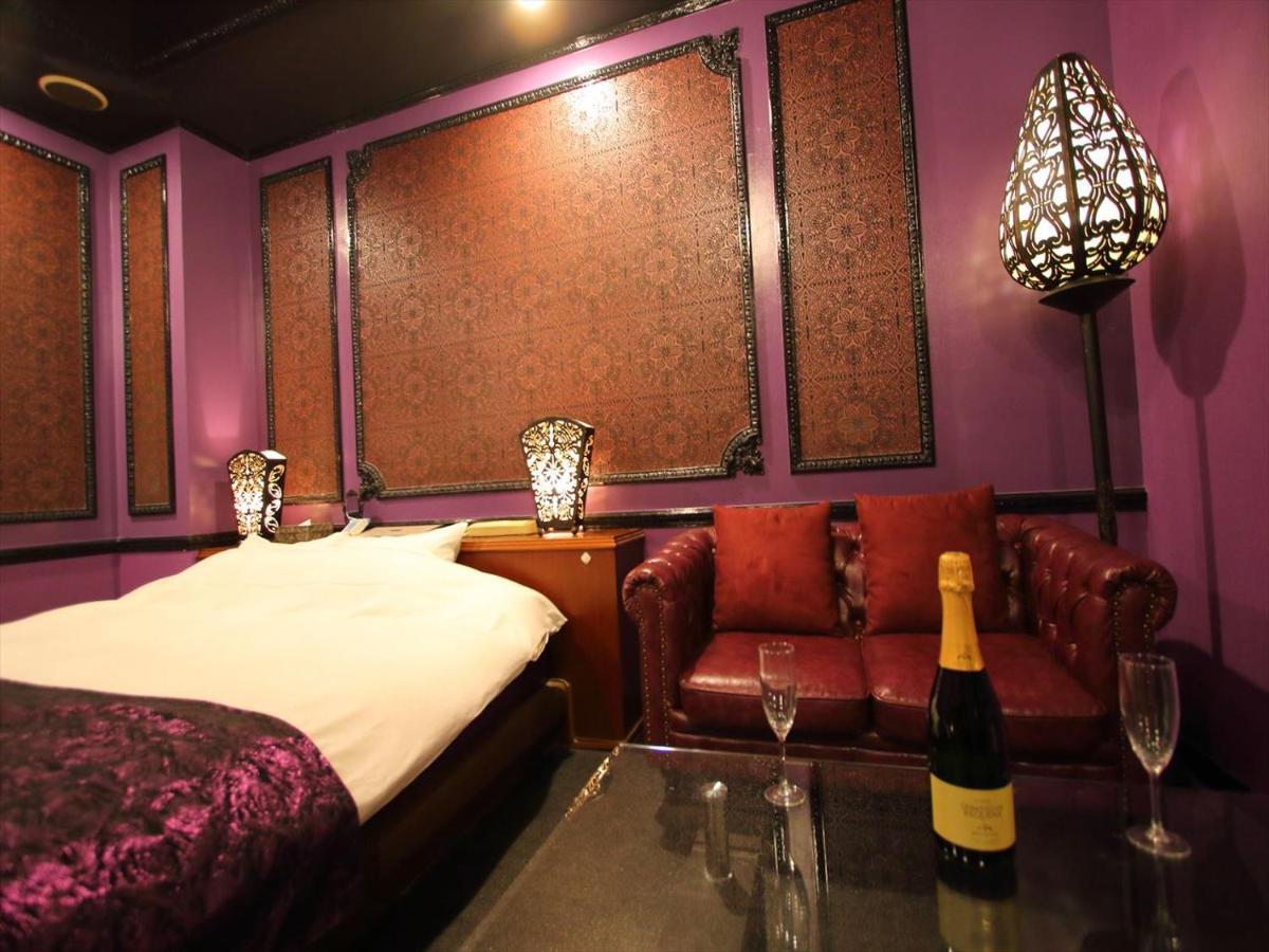 Love hotel Gig (adults Only)